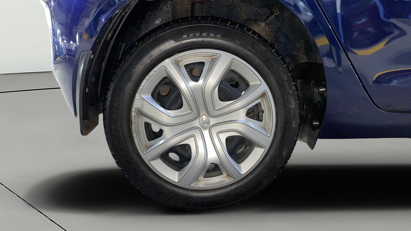 2023 Tata ALTROZ XM PLUS PETROL, Petrol, Manual, 21,889 km, Right Rear Wheel
