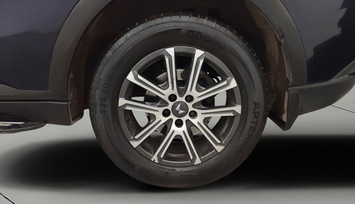 2022 Mahindra XUV700 AX 7 LUXURY P AT 7 STR, Petrol, Automatic, 17,184 km, Left Front Wheel