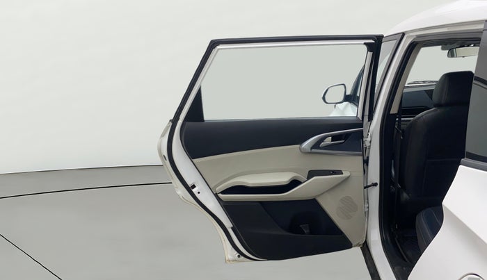 2023 KIA CARENS  PREMIUM 1.5 TURBO PETROL IMT 7 STR, Petrol, Manual, 28,543 km, LHS Rear Door