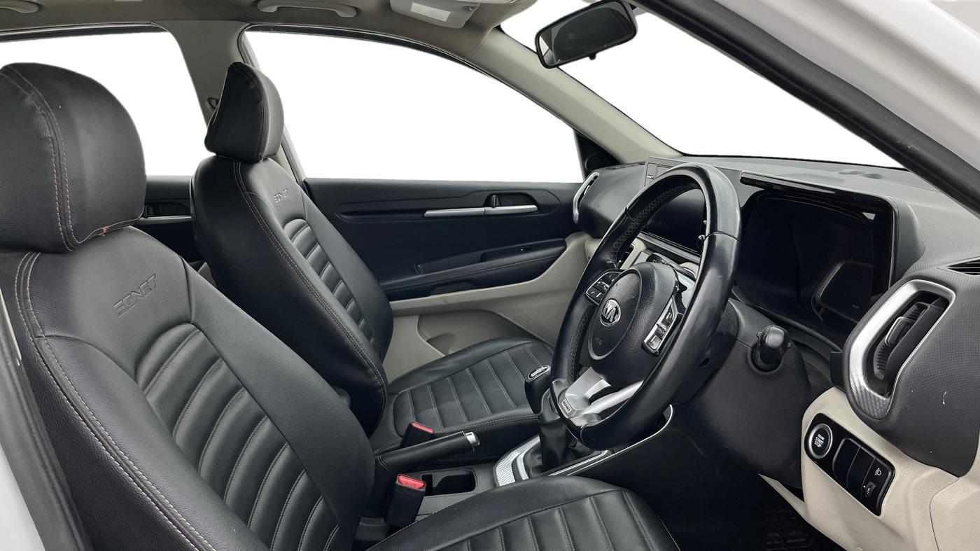 2021 KIA SONET HTX 1.5, Diesel, Manual, 70,806 km, Right Side Front Door Cabin