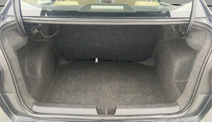 2016 Volkswagen Ameo HIGHLINE1.2L, Petrol, Manual, 40,904 km, Boot Open Zoomed View