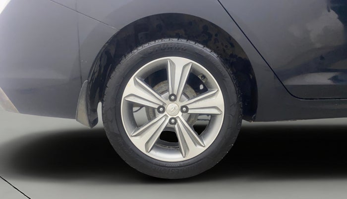 2017 Hyundai Verna 1.6 VTVT SX (O) AT, Petrol, Automatic, 34,773 km, Right Rear Wheel