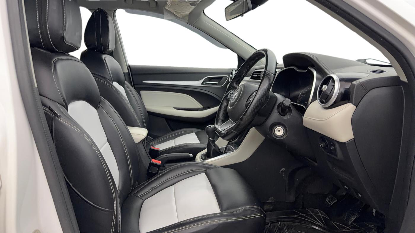 2023 MG ASTOR STYLE 1.5 MT, Petrol, Manual, 54,682 km, Right Side Front Door Cabin