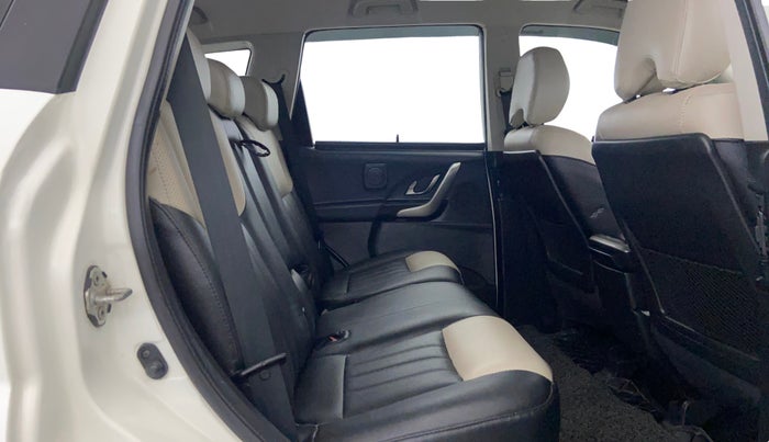 2019 Mahindra XUV500 W7, Diesel, Manual, 83,915 km, Right Side Rear Door Cabin