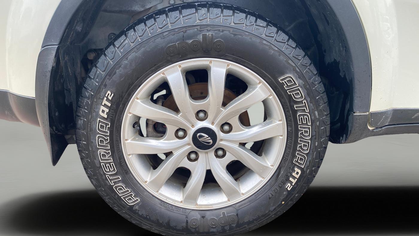 2015 Mahindra XUV500 W10, Diesel, Manual, 77,864 km, Right Rear Wheel
