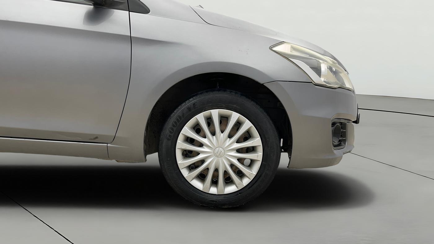 2014 Maruti Ciaz VXI, Petrol, Manual, 39,318 km, Right Front Wheel