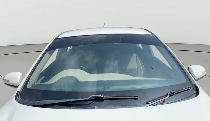 2017 Hyundai Elite i20 ASTA 1.2 (O), CNG, Manual, 1,45,979 km, Front Windshield