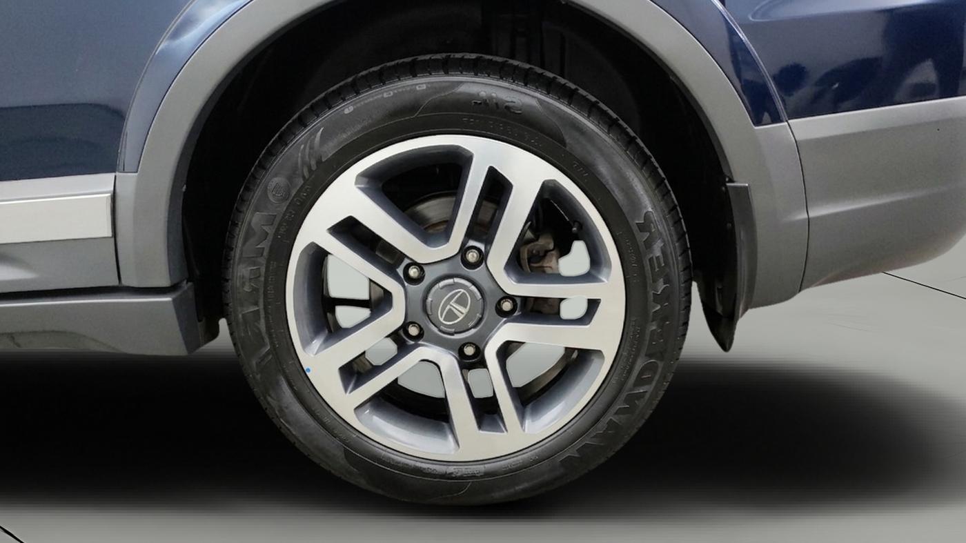2017 Tata Hexa XTA 4X2 7 STR, Diesel, Automatic, 94,055 km, Left Rear Wheel