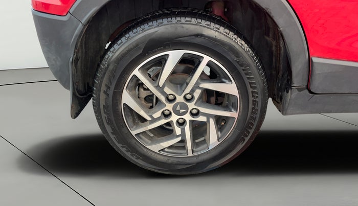 2024 Mahindra XUV300 W8 (O) 1.2 PETROL AMT, Petrol, Automatic, 20,797 km, Right Rear Wheel