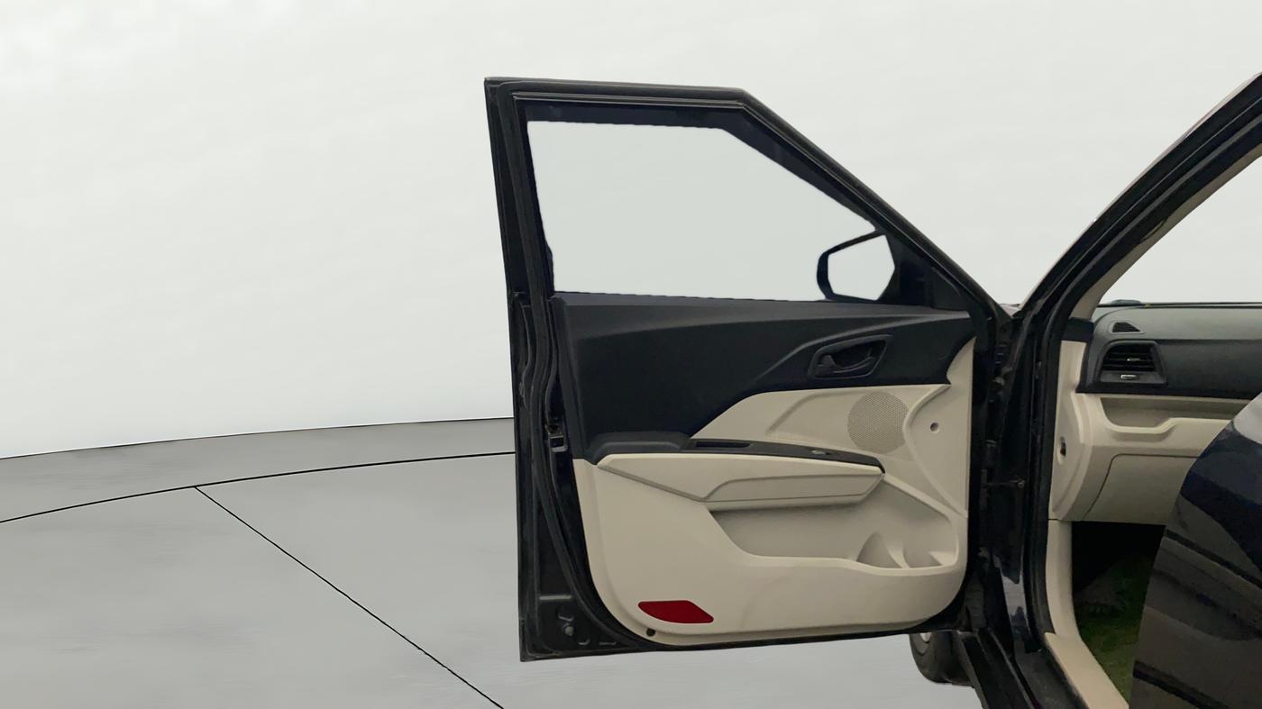 2023 Mahindra XUV300 W6 1.5 Diesel, Diesel, Manual, 51,147 km, LHS Front Door