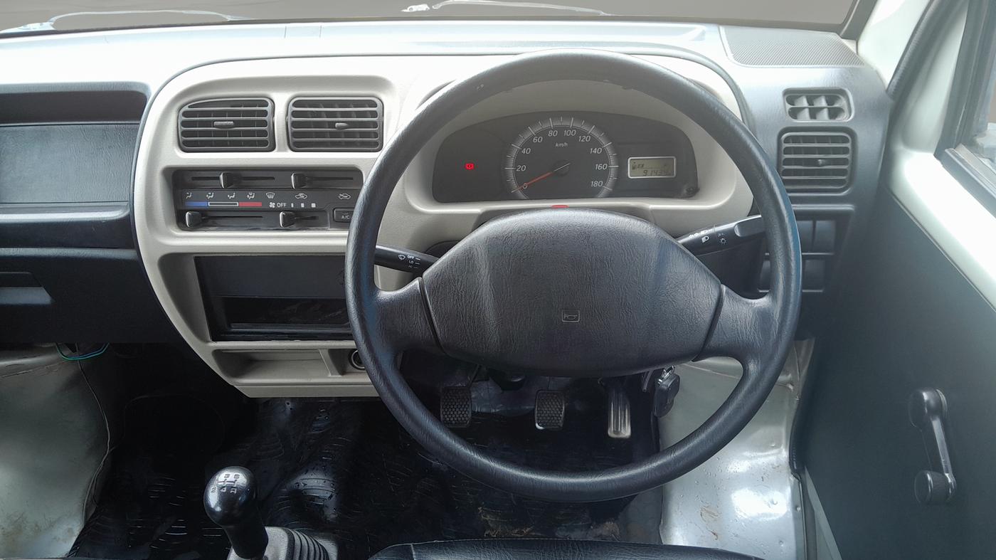 2017 Maruti Eeco 5 STR WITH A/C+HTR, Petrol, Manual, 91,404 km, Steering Wheel Close Up