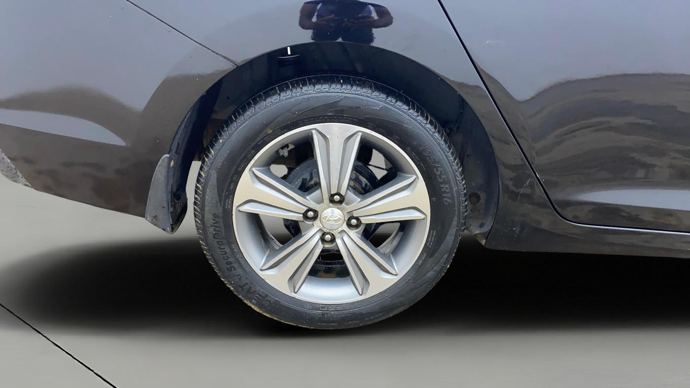 2019 Hyundai Verna 1.6 SX (O) CRDI MT, Diesel, Manual, 68,690 km, Right Rear Wheel