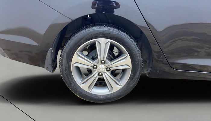 2019 Hyundai Verna 1.6 SX (O) CRDI MT, Diesel, Manual, 68,732 km, Right Rear Wheel