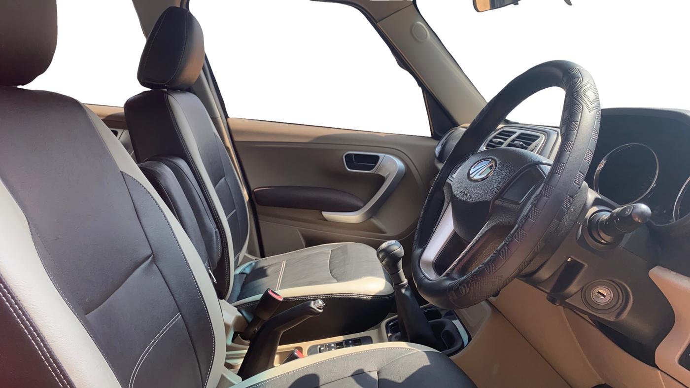 2017 Mahindra TUV300 T8, Diesel, Manual, 65,765 km, Right Side Front Door Cabin