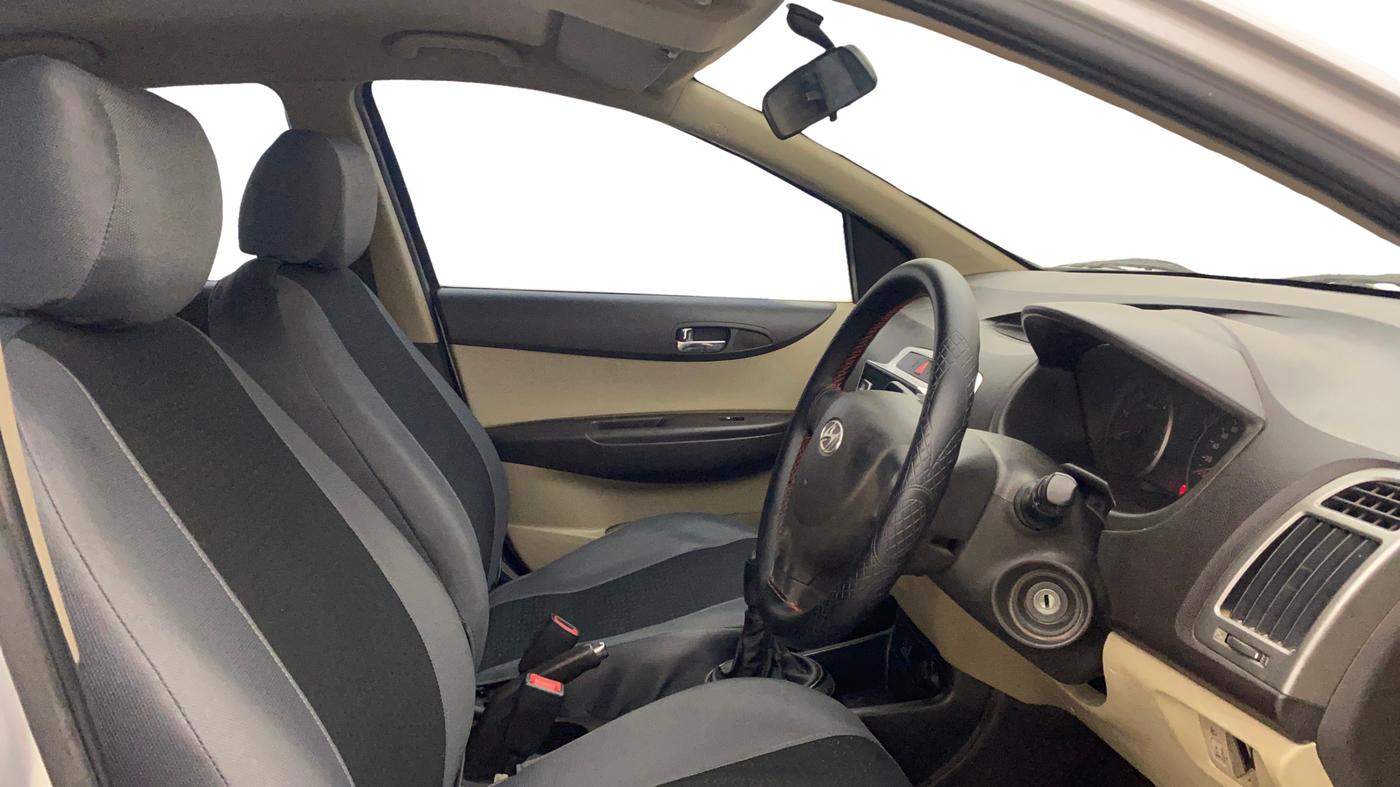 2013 Hyundai i20 MAGNA (O) 1.4 CRDI, Diesel, Manual, 84,827 km, Right Side Front Door Cabin