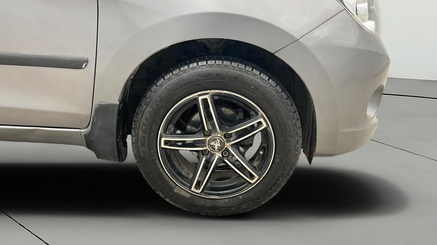 2017 Maruti Celerio ZXI, Petrol, Manual, 51,865 km, Right Front Wheel