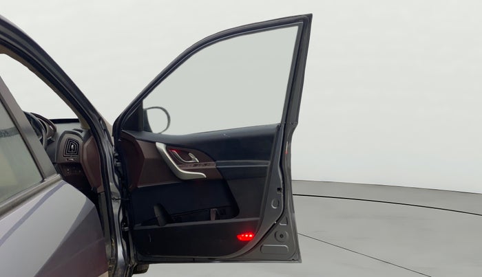 2015 Mahindra XUV500 W6, Diesel, Manual, 1,08,852 km, RHS Front Door