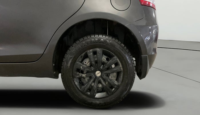 2014 Maruti Swift VXI, Petrol, Manual, 1,11,377 km, Left Rear Wheel