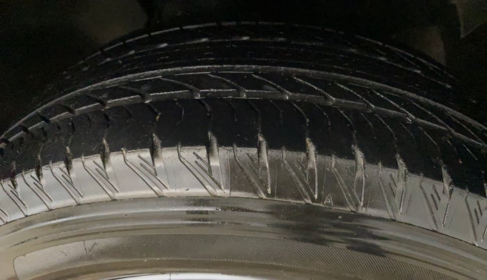 2023 Tata Safari XZA PLUS GOLD, Diesel, Automatic, 39,398 km, Right Front Tyre Tread
