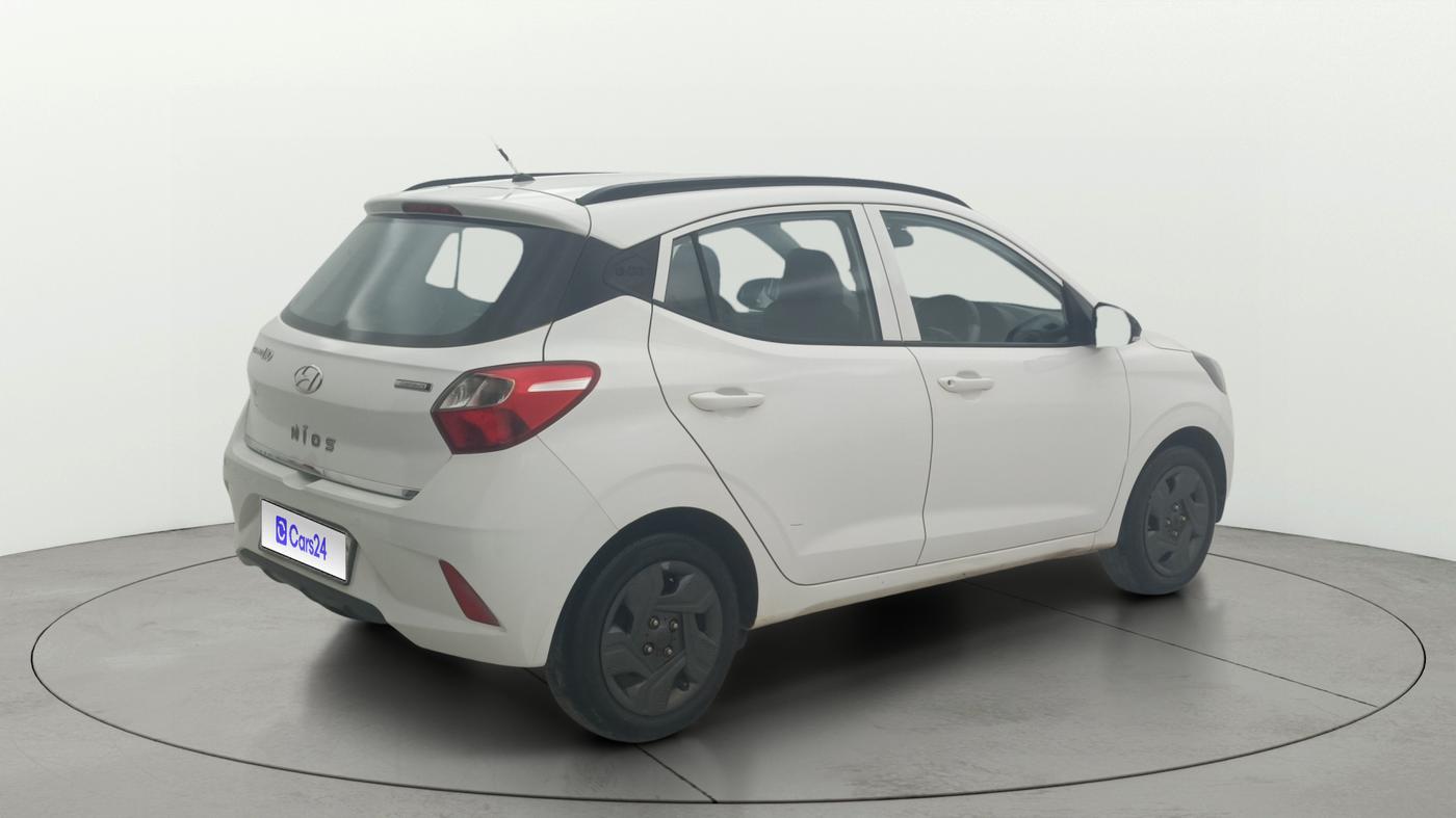 2022 Hyundai GRAND I10 NIOS MAGNA CORPORATE EDITION 1.2 KAPPA VTVT, Petrol, Manual, 35,877 km, Right Back Diagonal