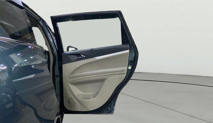 2018 Mahindra MARAZZO M8 7 STR, Diesel, Manual, 57,465 km, RHS Rear Door