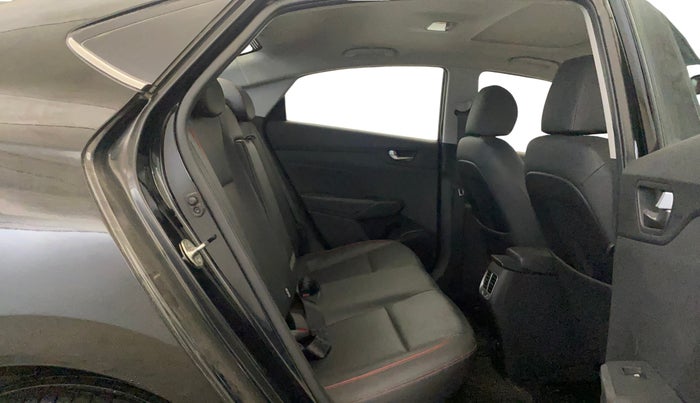 2021 Hyundai Verna SX (O) 1.0 TURBO DCT, Petrol, Automatic, 70,265 km, Right Side Rear Door Cabin