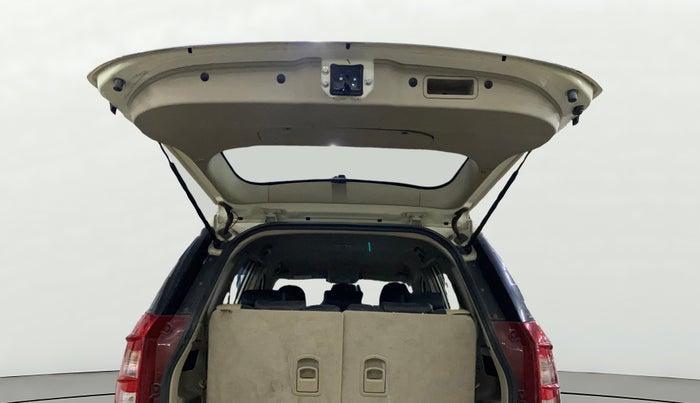 2017 Mahindra XUV500 W4, Diesel, Manual, 74,520 km, Boot Door Open