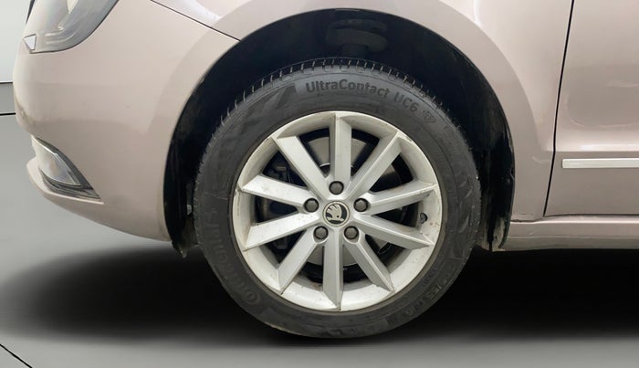 2014 Skoda Superb ELEGANCE 1.8 TSI AT, Petrol, Automatic, 74,204 km, Left Front Wheel