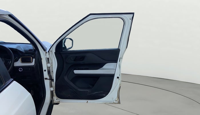 2024 Tata PUNCH ACCOMPLISHED DAZZLE SUNROOF CNG MT, CNG, Manual, 32,527 km, RHS Front Door