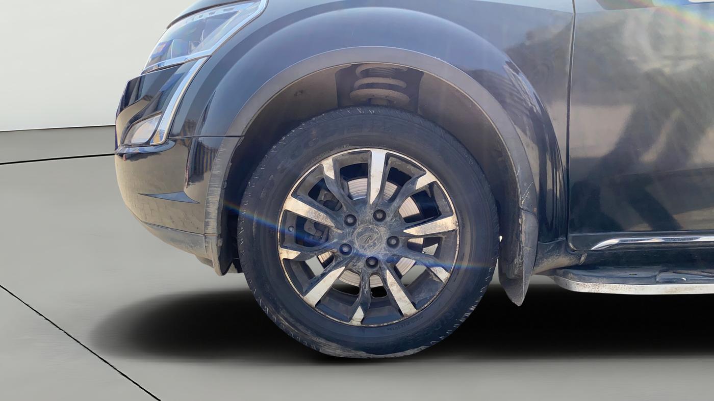 2019 Mahindra XUV500 W11 AT, Diesel, Automatic, 53,985 km, Left Front Wheel