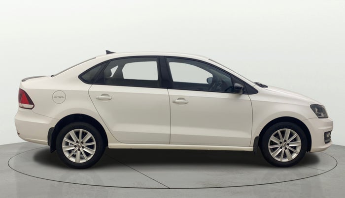 2016 Volkswagen Vento HIGHLINE 1.6 MPI, Petrol, Manual, 79,037 km, Right Side View