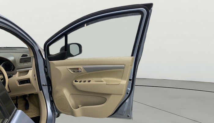 2016 Maruti Ertiga VXI ABS, Petrol, Manual, 34,799 km, RHS Front Door