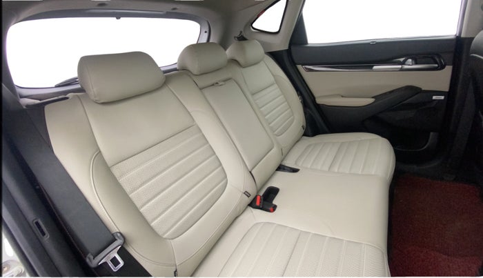 2019 KIA SELTOS GTX PLUS AT 1.5 DIESEL, Diesel, Automatic, 85,683 km, Right Side Rear Door Cabin