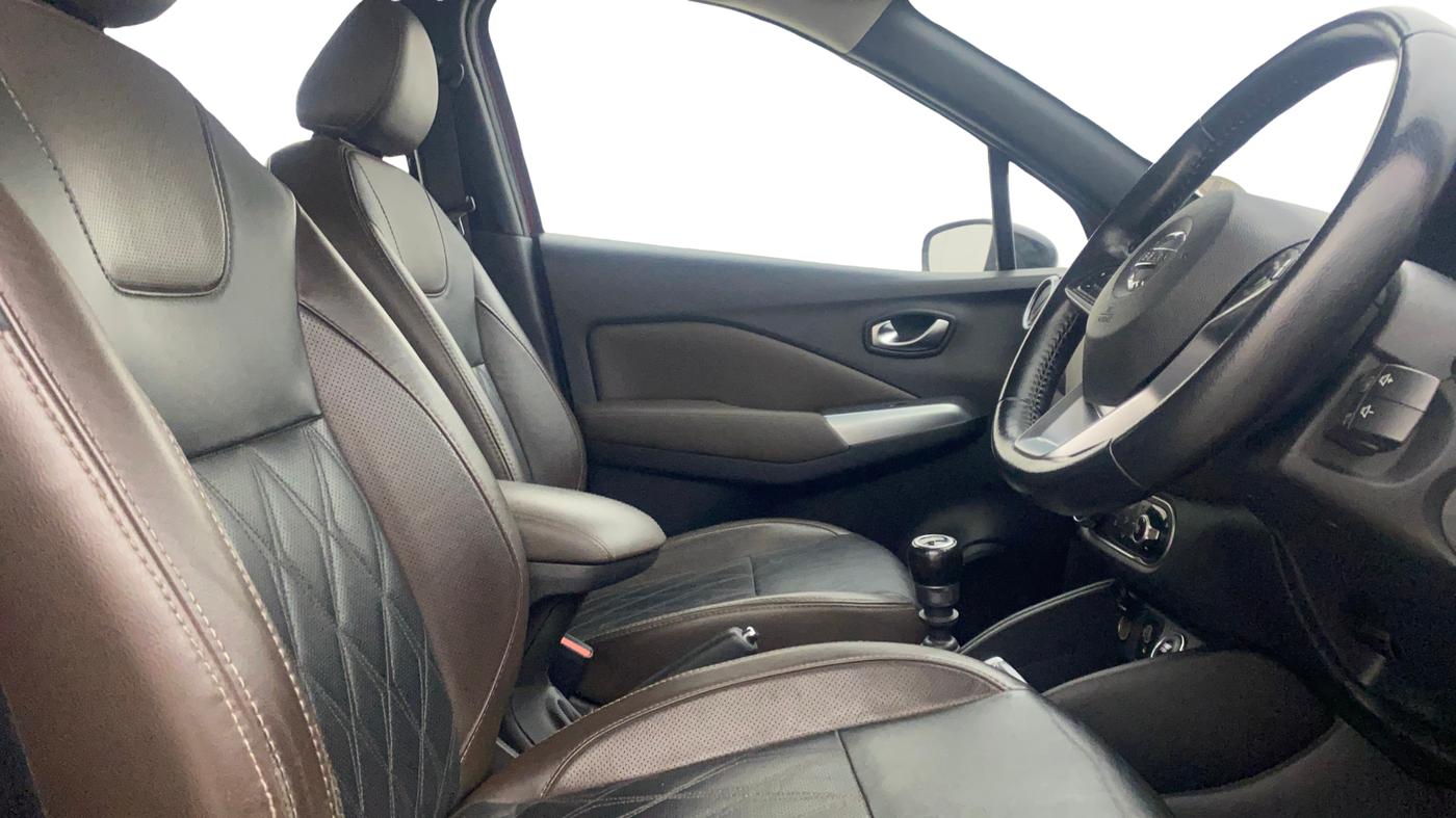 2019 Nissan Kicks XV PREMIUM O DUAL TONE DIESEL, Diesel, Manual, 1,16,304 km, Right Side Front Door Cabin