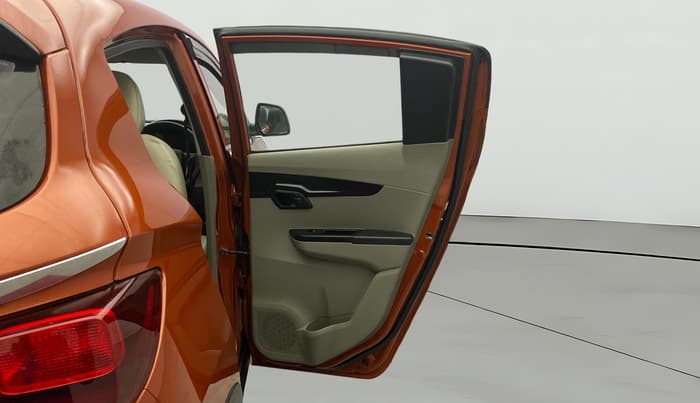2016 Mahindra Kuv100 K4 5 STR, Petrol, Manual, 46,728 km, RHS Rear Door
