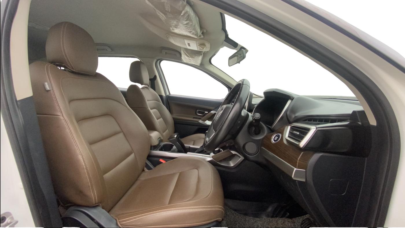 2020 Tata Harrier XZA 2.0L, Diesel, Automatic, 60,444 km, Right Side Front Door Cabin