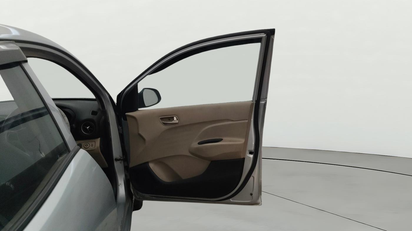 2019 Hyundai NEW SANTRO SPORTZ CNG, CNG, Manual, 99,995 km, RHS Front Door