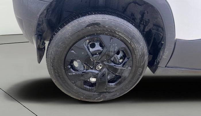 2023 Tata PUNCH ADVENTURE RHYTHM CNG, CNG, Manual, 28,607 km, Right Rear Wheel