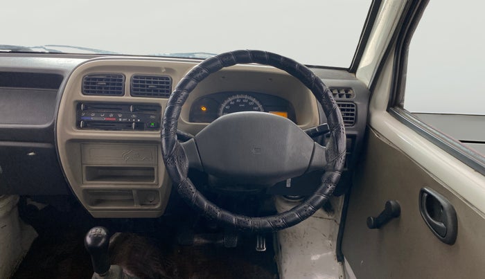 2015 Maruti Eeco 7 STR, Petrol, Manual, 49,642 km, Steering Wheel Close Up