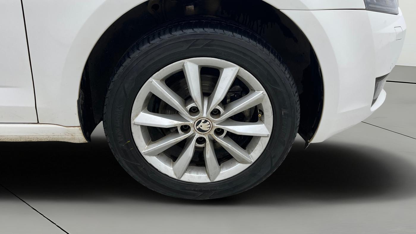2014 Skoda Octavia ELEGANCE 2.0 TDI AT, Diesel, Automatic, 79,605 km, Right Front Wheel