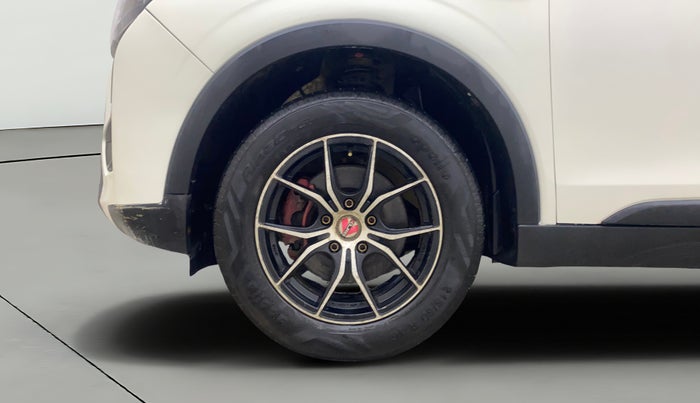 2019 Mahindra XUV300 W6 1.5 DIESEL, Diesel, Manual, 1,07,874 km, Left Front Wheel