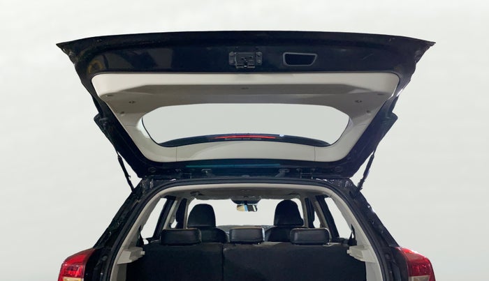 2024 Mahindra XUV300 W8 1.2 PETROL, Petrol, Manual, 1,084 km, Boot Door Open