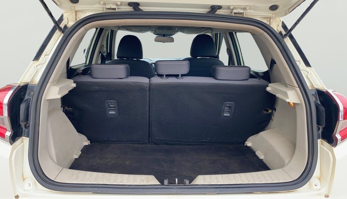 2020 Mahindra XUV300 W8 1.2 PETROL, Petrol, Manual, 81,792 km, Boot Open Zoomed View