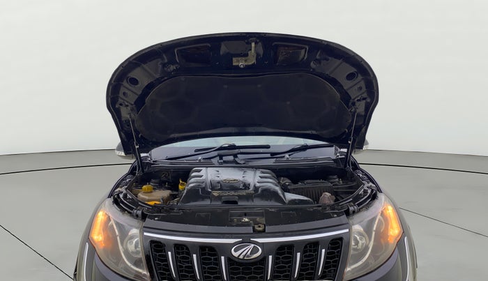 2016 Mahindra XUV500 W10 AT, Diesel, Automatic, 1,10,388 km, Open Bonet