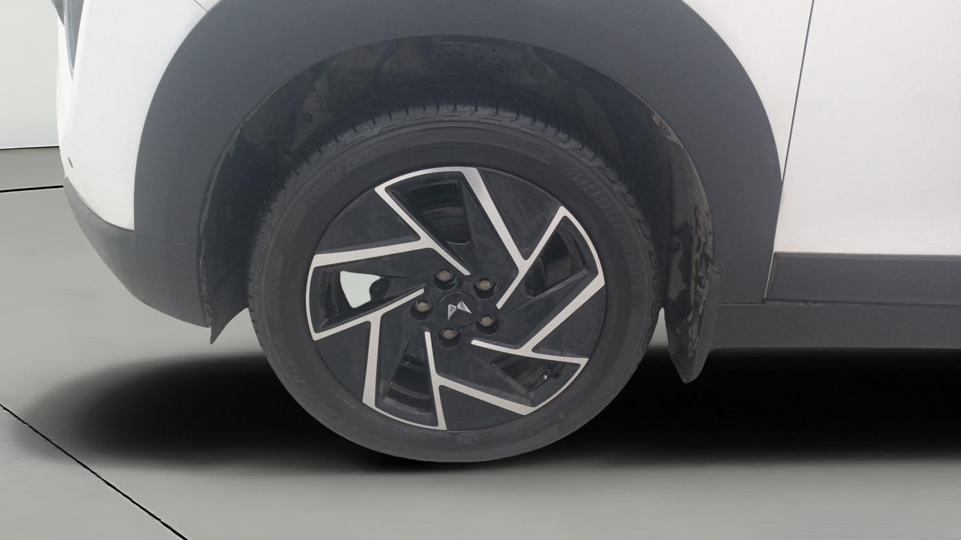2024 Mahindra XUV 3XO AX7 1.5 Turbo Diesel Autoshift Plus, Diesel, Automatic, 22,805 km, Left Front Wheel