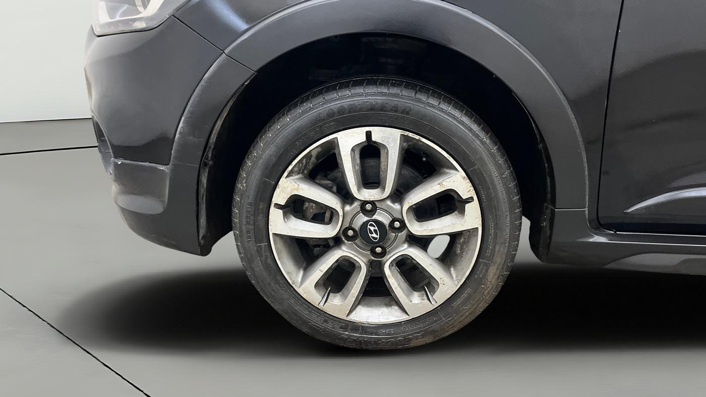 2015 Hyundai i20 Active 1.4 S, Diesel, Manual, 1,25,285 km, Left Front Wheel