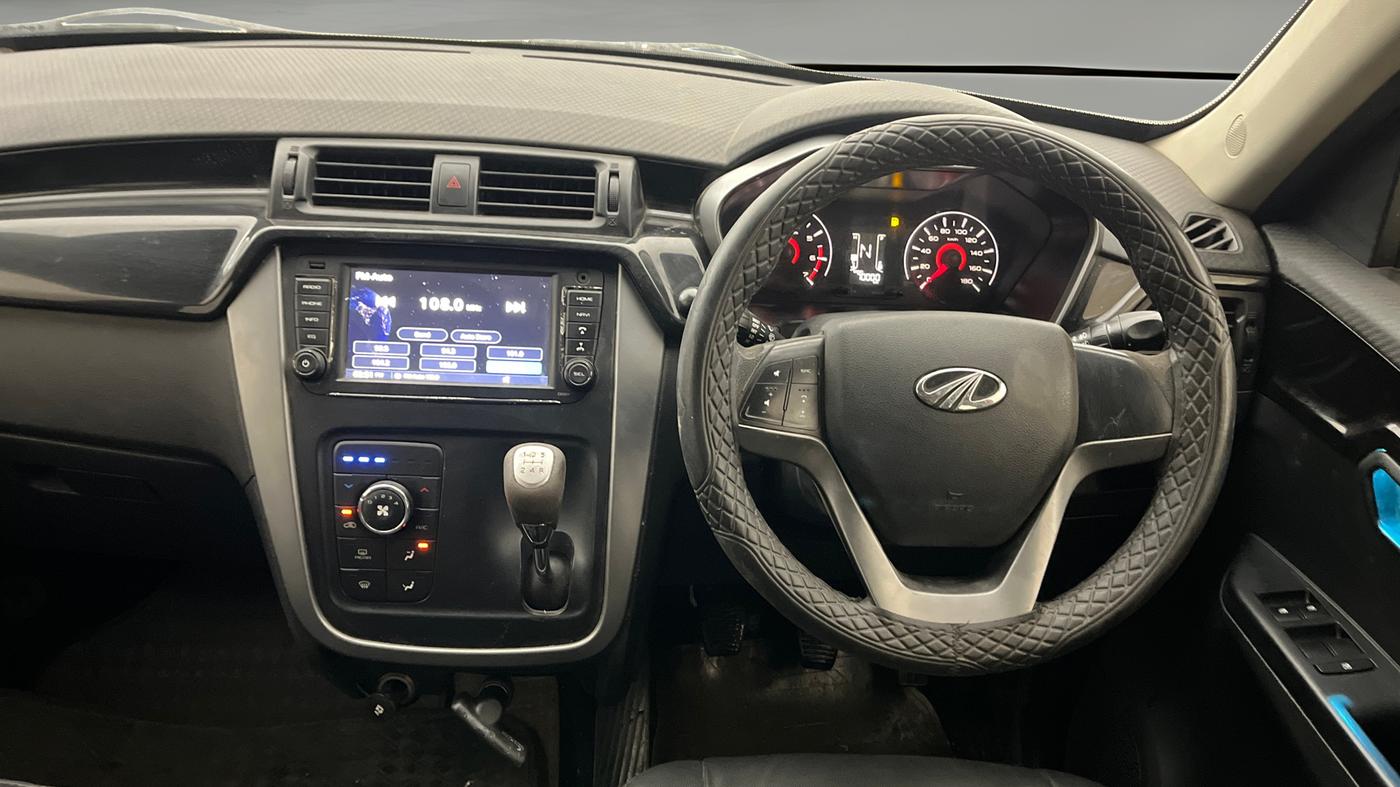 2017 Mahindra KUV 100 NXT K8 P 6 STR, Petrol, Manual, 69,976 km, Steering Wheel Close Up
