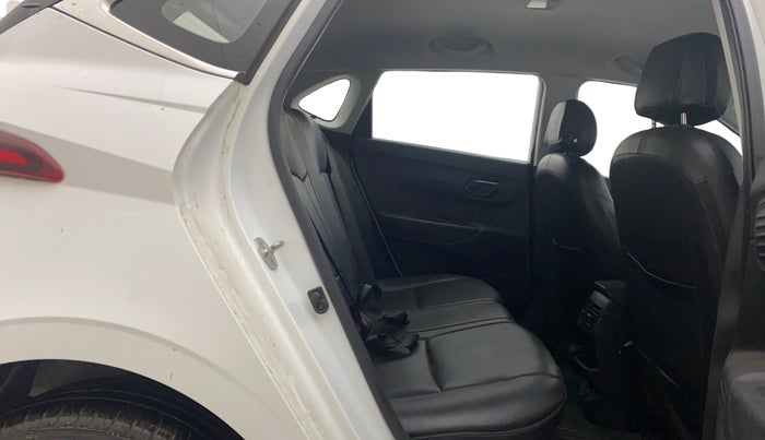 2022 Hyundai NEW I20 SPORTZ 1.2 MT, Petrol, Manual, 24,903 km, Right Side Rear Door Cabin