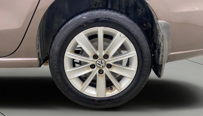 2015 Volkswagen Vento HIGHLINE 1.6 MPI, Petrol, Manual, 98,835 km, Left Rear Wheel