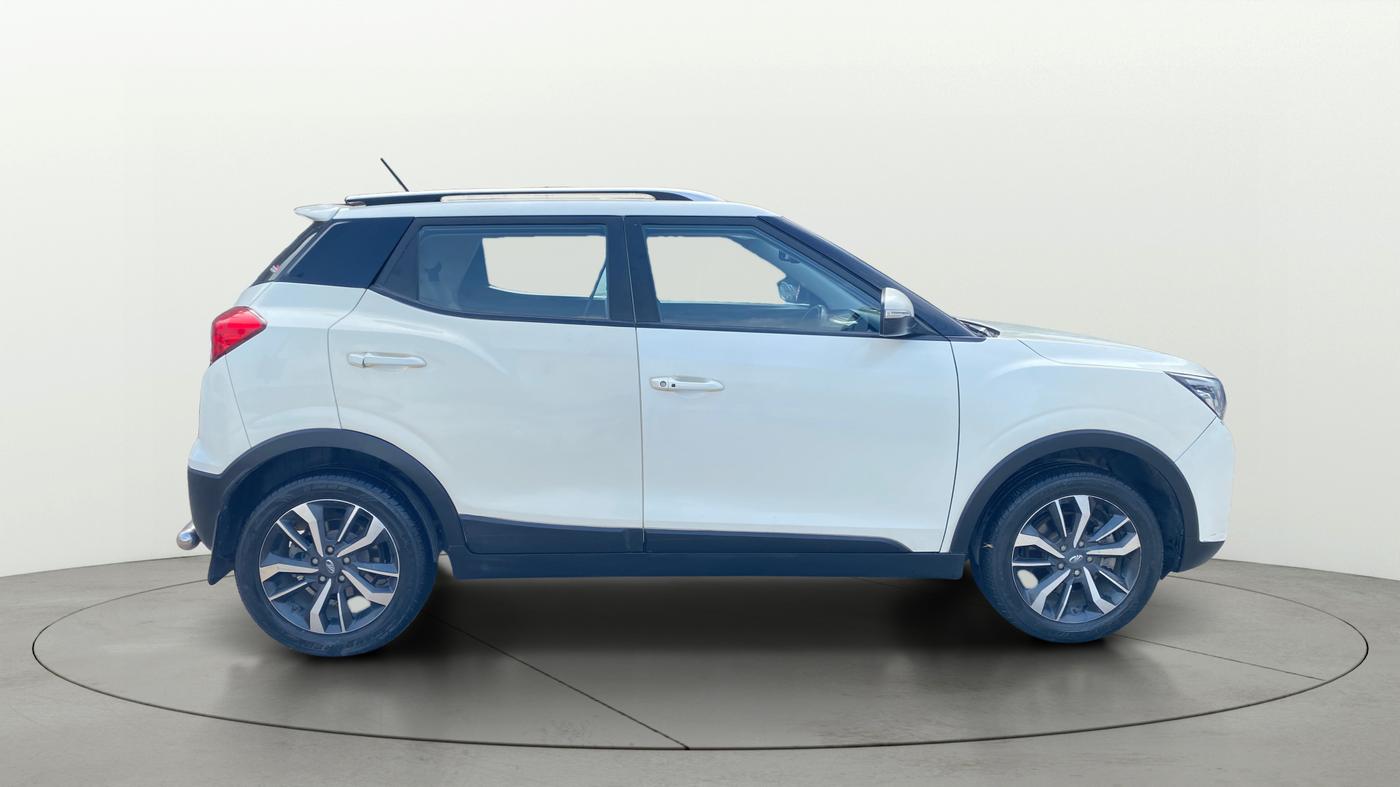 2019 Mahindra XUV300 W8 (O) 1.5 DIESEL, Diesel, Manual, 48,713 km, Right Side View